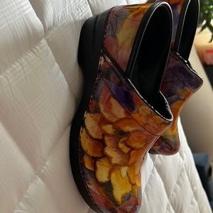 Size 9 1/2 Dansko Clogs